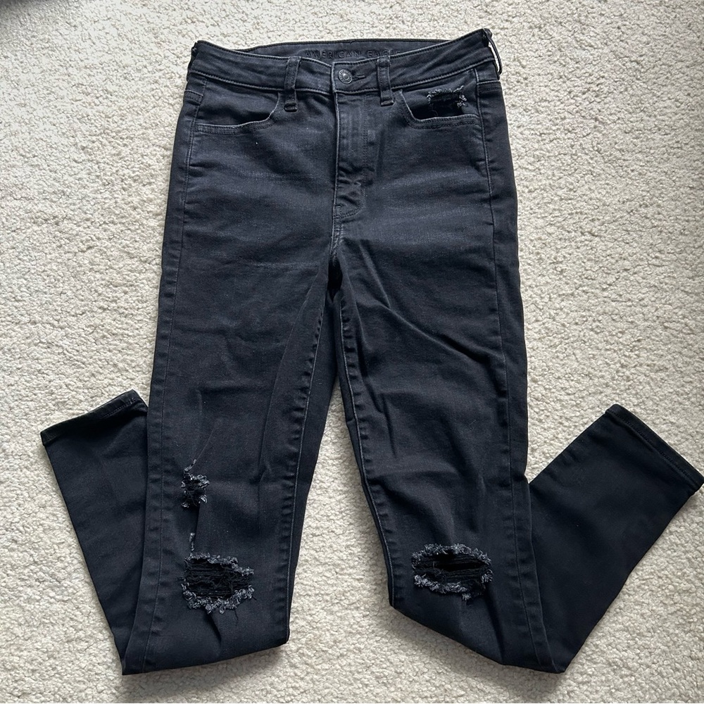 AMERICAN EAGLE Super High Rise Distressed Jeggings